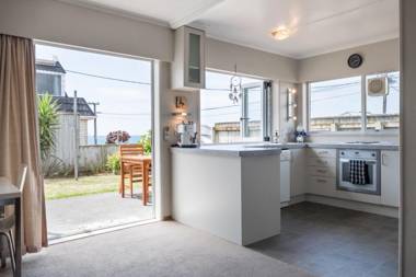 SEA BREEZE ON BELT - BY COASTAL WALKWAY