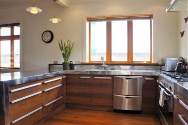 THE BULLER BUNGALOW - YOU WILL FALL IN LOVE