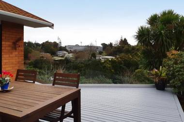 REST & RELAX AT RUSKIN