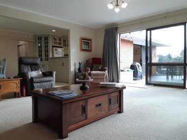 REST & RELAX AT RUSKIN