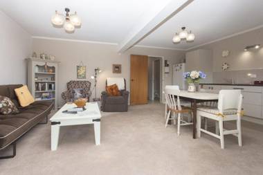 RUSTIC RETREAT ON RUSKIN