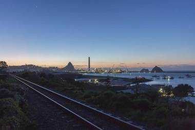 THE WATERFRONT ESCAPE