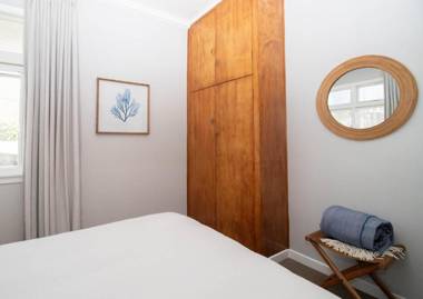 BLUE WATER COTTAGE - BY THE SEA