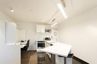 Trailways Hotel Nelson