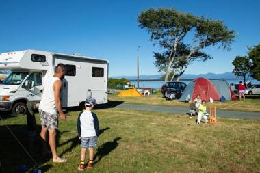 Tahuna Beach Holiday Park and Motel