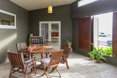 Breakwater Cottage - Napier Holiday Home