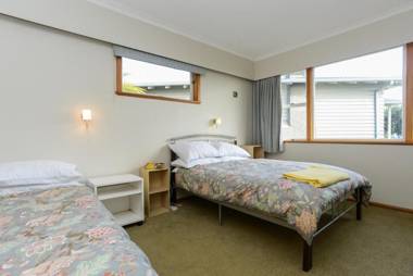 Breakwater Cottage - Napier Holiday Home