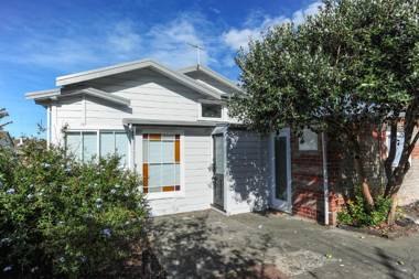 Puriri Downtown Villa - Napier Holiday Home