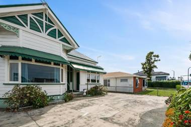 Leica Stay and Walnut Flat - Napier Holiday Home