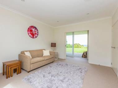Matakana Views - Matakana Holiday Home