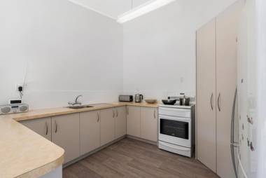 Kereru Retreat (Walking distance to Village) - Matakana Holiday Home