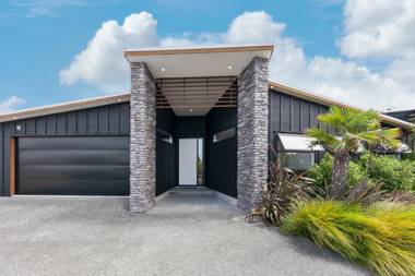 Stylish Villa Escape - Matakana Holiday Home