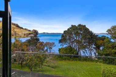 Pohutukawa Cottage - Matakana Holiday Home