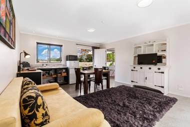 Ten 37 - Matakana Holiday Home