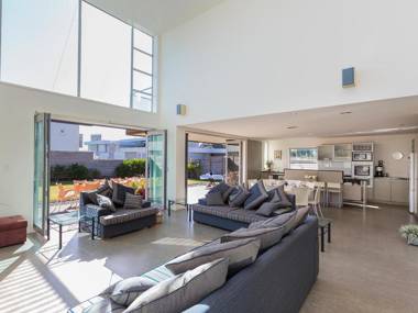 Ocean Escape - Omaha Holiday Home