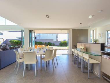 Ocean Escape - Omaha Holiday Home