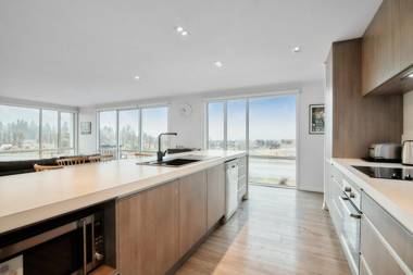 Queenie's Lakeview Star