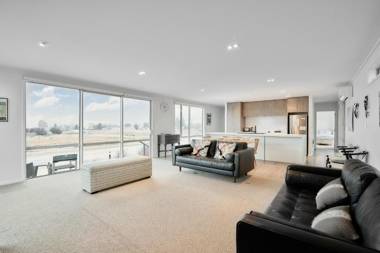 Queenie's Lakeview Star