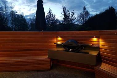 Designer Cabin - with outdoor bath!