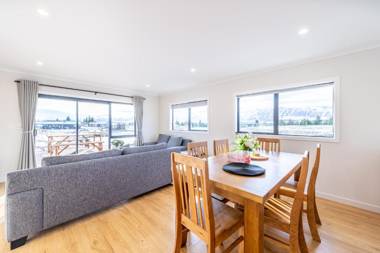 Mirror Lake Apartment