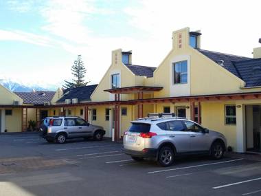 The Anchor Inn Beachfront Motel