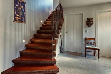 Kanuka Terrace - Luxury Strawbale House