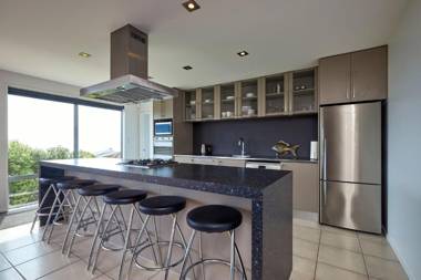 BellBird Scenic Retreat - views of alps and ocean