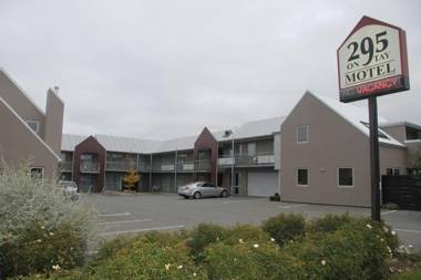 295 on Tay Motel