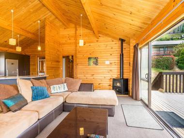 Chalet Oregon - Hanmer Springs Holiday Home