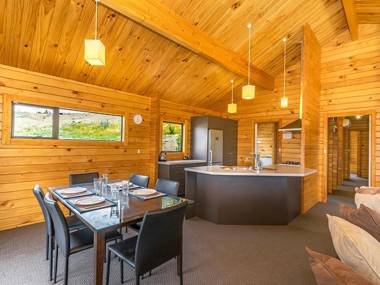 Chalet Oregon - Hanmer Springs Holiday Home