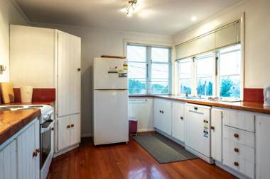 16 Torquay Tce