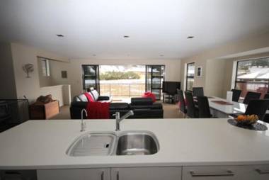 20 Rutherford Crescent