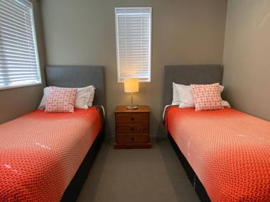 *** LAKE VILLA 458 ***