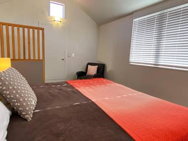 *** LAKE VILLA 458 ***