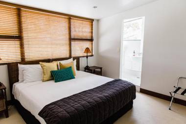 The Narrows Landing Hotel