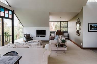 The Narrows Landing Hotel