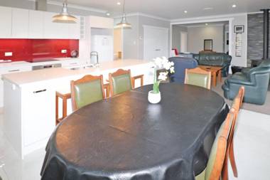 Country Living on Raynes Road