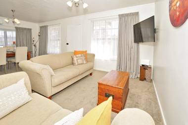 Sunny Unit on Grey St