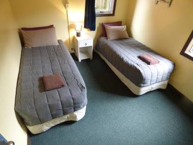 Chateau Backpackers & Motels