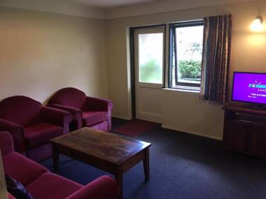Woodlands Motels And Apartments