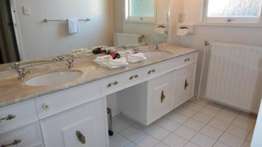 George Street Motel Apartments