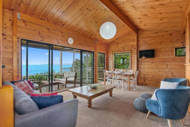 Collingwood Beach House - Golden Bay Holiday Home