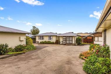Econo Lodge Canterbury Court Motel
