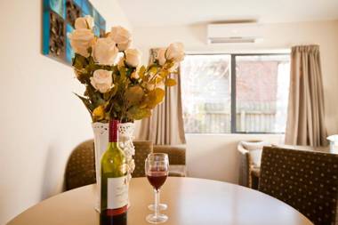 298 Westside Motor Lodge