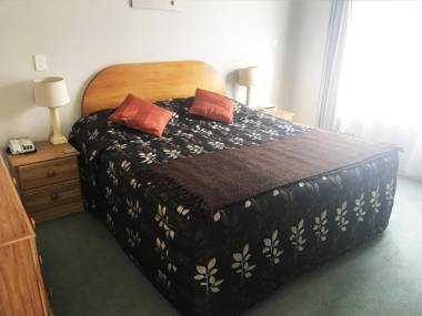 Bush Inn Court Motel