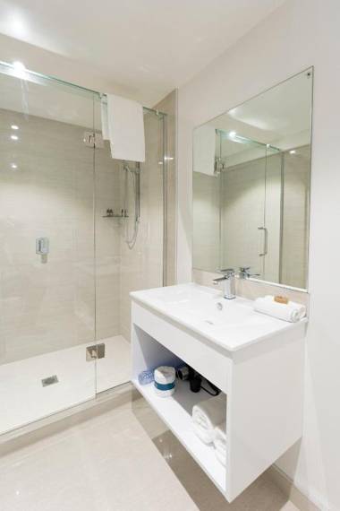 2 on Whiteleigh Motel