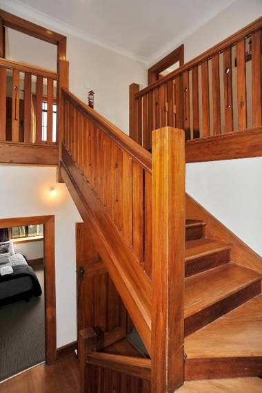 Racecourse Villa - Christchurch Holiday Home