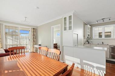Coastal City Retreat - New Brighton Accommodation