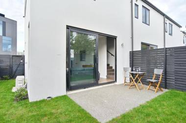 Salisbury Style - Brand new city apartment - Christchurch Holiday Homes