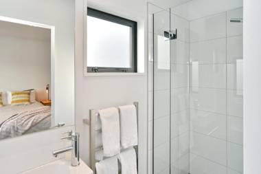 Salisbury Style - Brand new city apartment - Christchurch Holiday Homes